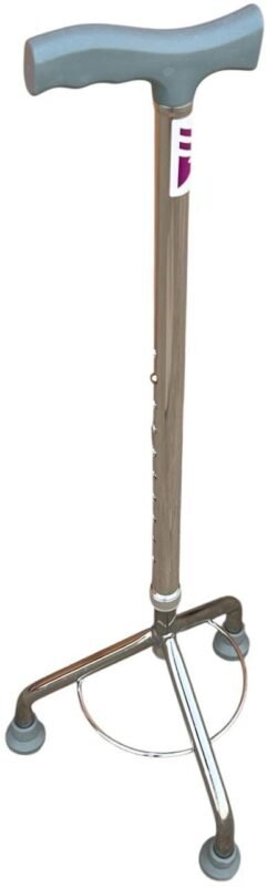 عصا مشي فضية ثلاثية القاعدة بقبضة مريحة DH05926 — Silver tripod cane
